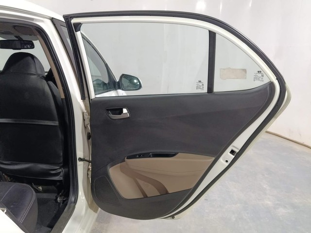 Second-hand 2014 Hyundai Xcent Petrol for sale in Kochi-29