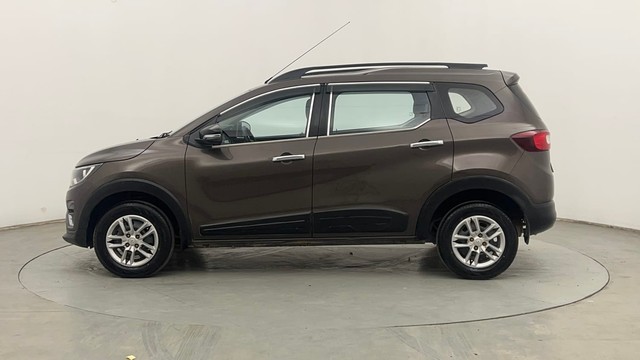 Second-hand 2022 Renault Triber RXT for sale in Chandigarh-6