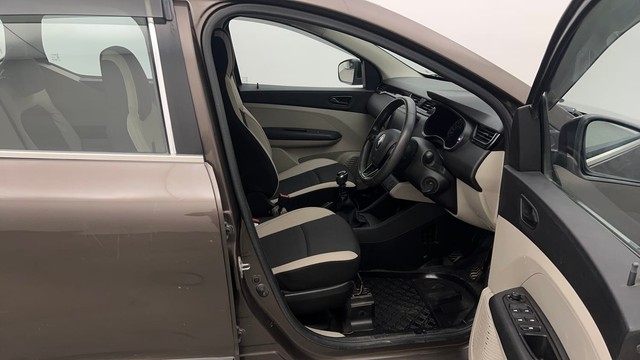 Second-hand 2022 Renault Triber RXT for sale in Chandigarh-15