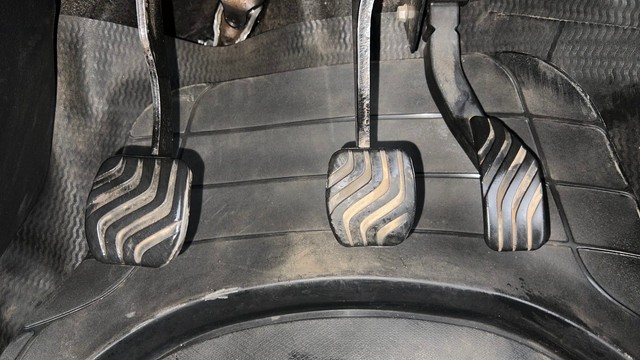 Second-hand 2022 Renault Triber RXT for sale in Chandigarh-14