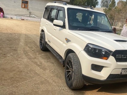 Second-hand 2014 Mahindra Scorpio S10 7 Seater 2WD for sale in Faridkot