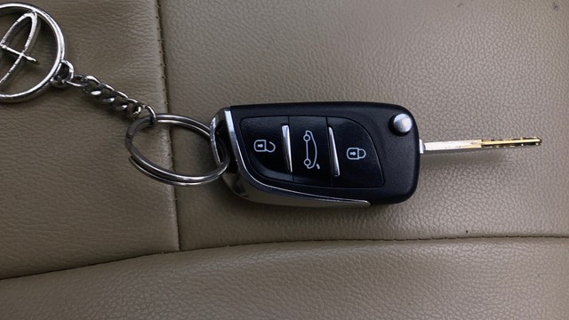 Second-hand 2017 Honda Jazz 1.2 V AT i VTEC for sale in Chennai-21