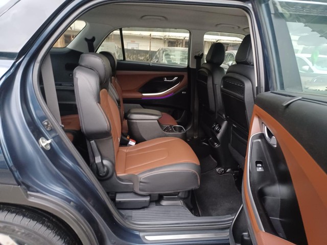 Second-hand 2022 Hyundai Alcazar Signature Diesel AT for sale in Mumbai-7