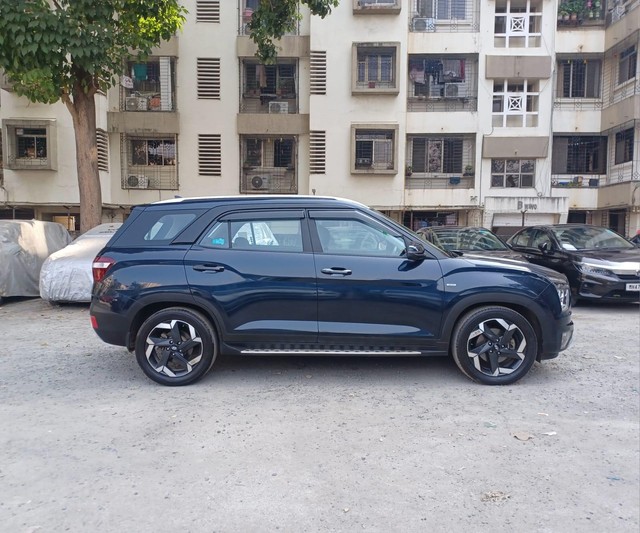 Second-hand 2022 Hyundai Alcazar Signature Diesel AT for sale in Mumbai-1