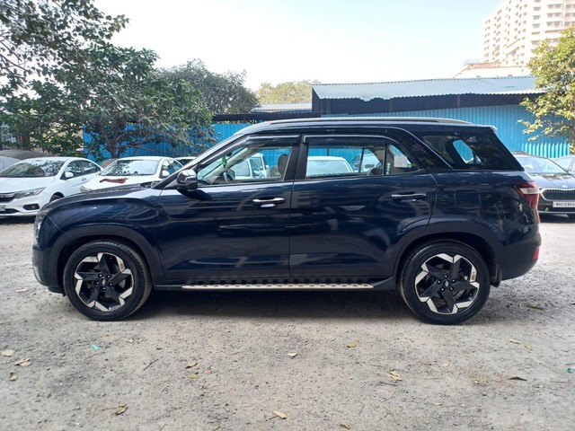 Second-hand 2022 Hyundai Alcazar Signature Diesel AT for sale in Mumbai-3