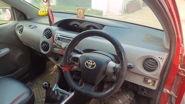 Second-hand 2011 Toyota Etios Liva VX for sale in Ghaziabad-4
