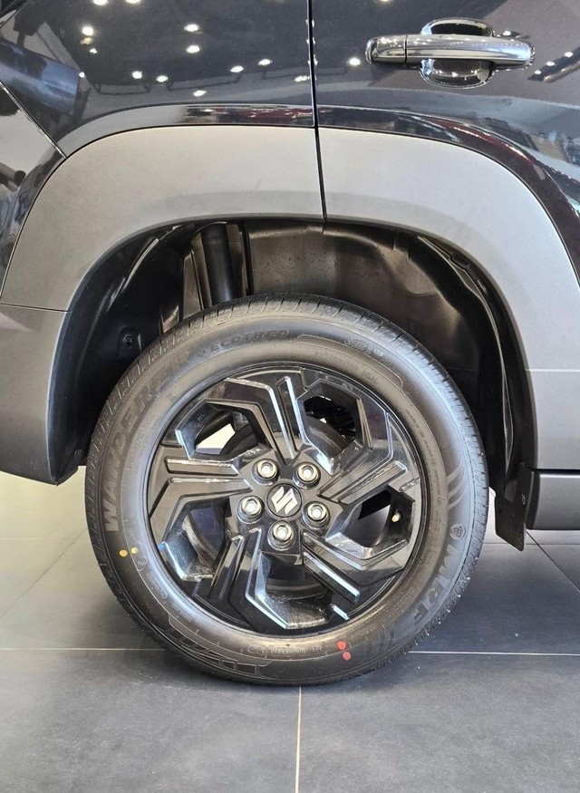 Second-hand 2024 Maruti Brezza Zxi CNG for sale in New Delhi-6