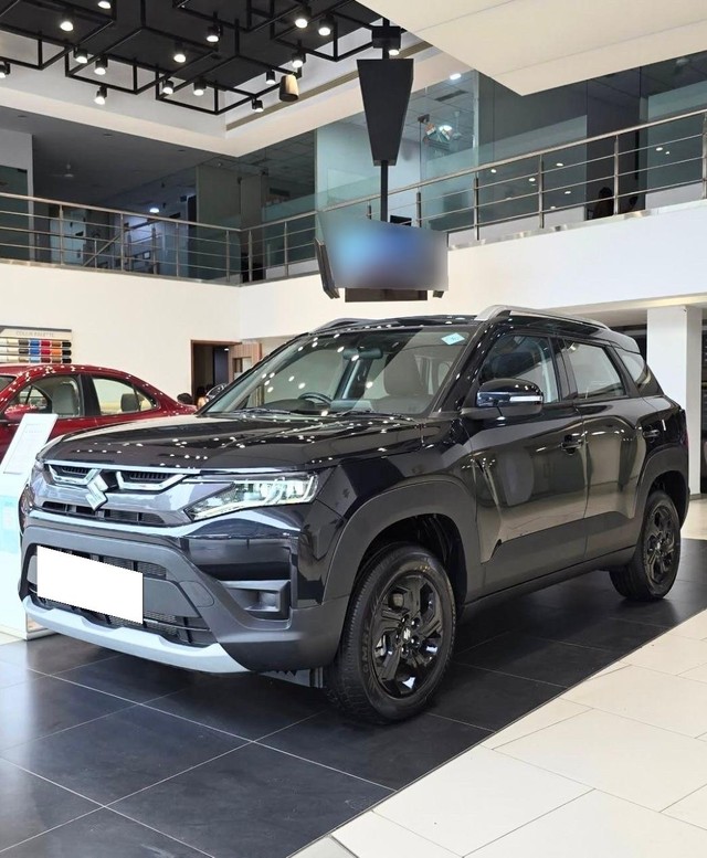 Second-hand 2024 Maruti Brezza Zxi CNG for sale in New Delhi-3