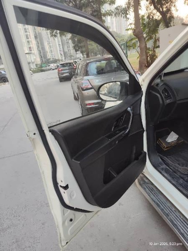 Second-hand 2018 Mahindra XUV500 W5 BSIV for sale in Noida-7