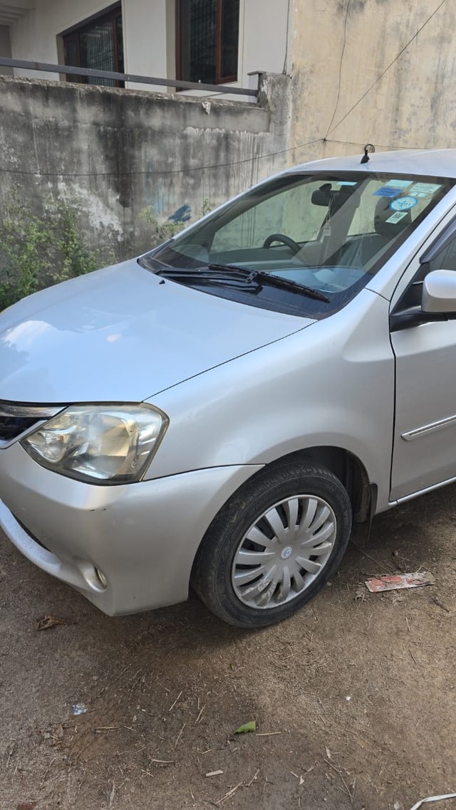Second-hand 2015 Toyota Etios V for sale in Gurgaon-1