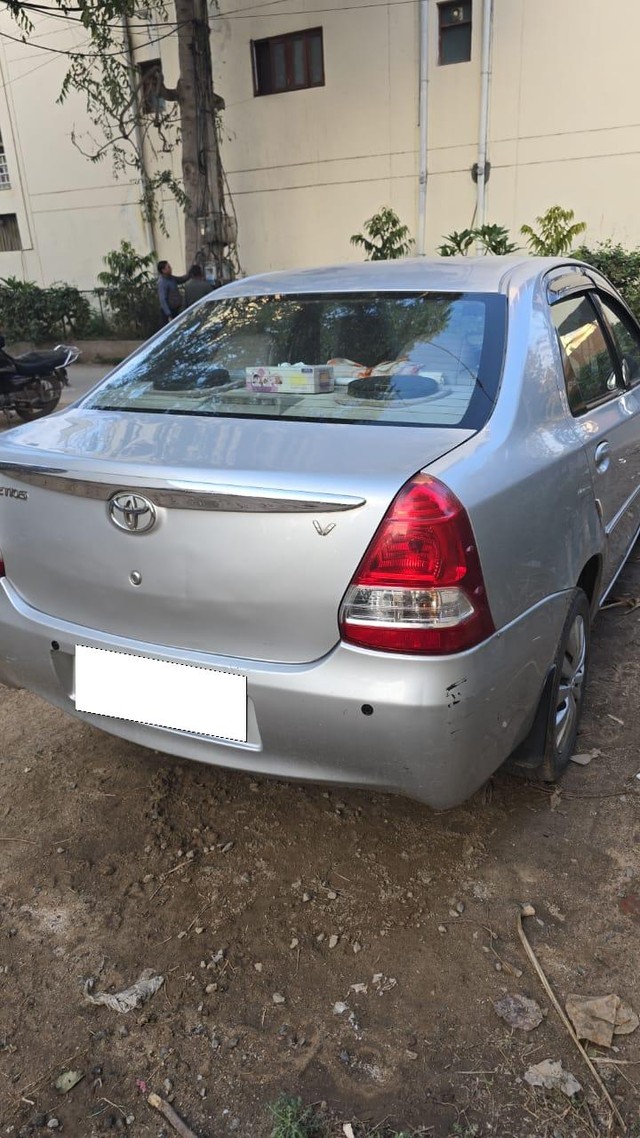 Second-hand 2015 Toyota Etios V for sale in Gurgaon-2