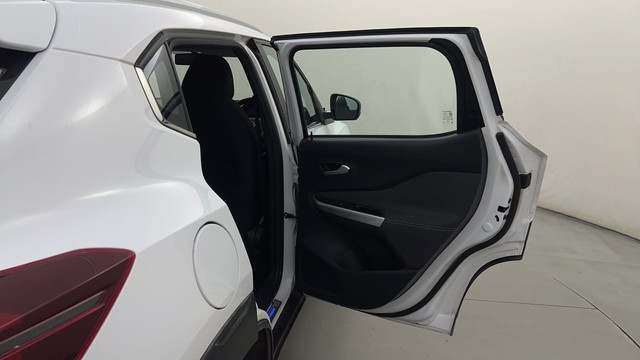 Second-hand 2024 Nissan Magnite Turbo CVT XV Premium for sale in Bangalore-28