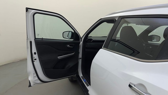 Second-hand 2024 Nissan Magnite Turbo CVT XV Premium for sale in Bangalore-27