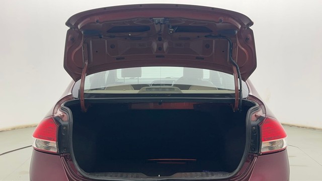 Second-hand 2016 Maruti Ciaz ZXi for sale in Kolkata-9