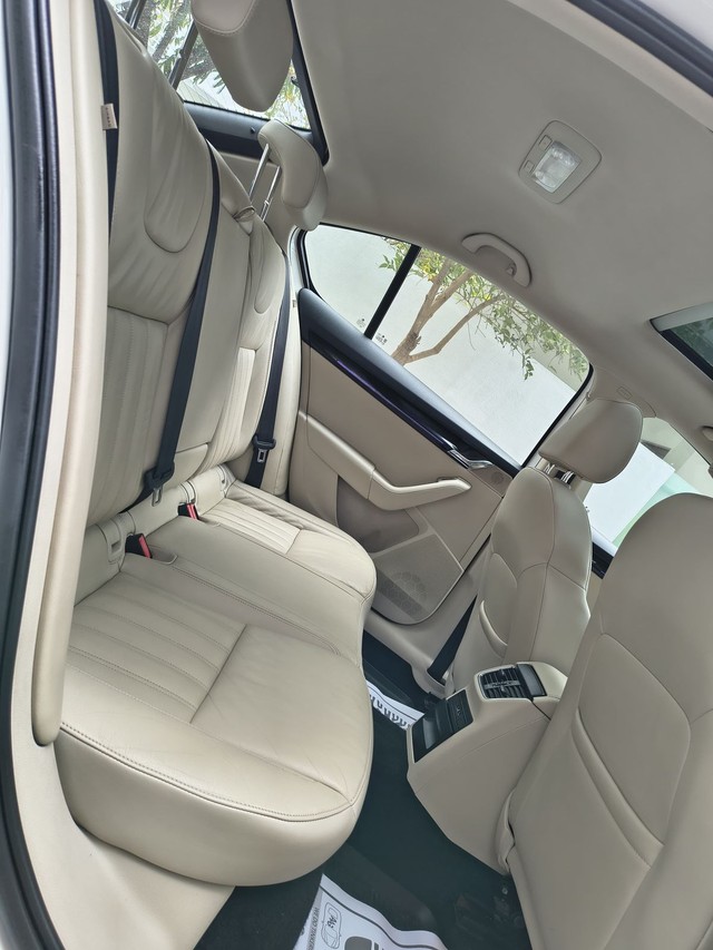 Skoda Octavia 2.0 TDI AT L K Second-hand 2018 Skoda Octavia 2.0 TDI AT L K for sale in Coimbatore-5