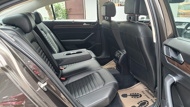 Second-hand 2018 Volkswagen Passat 2.0 TDI AT Highline for sale in Coimbatore-8