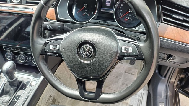 Second-hand 2018 Volkswagen Passat 2.0 TDI AT Highline for sale in Coimbatore-10