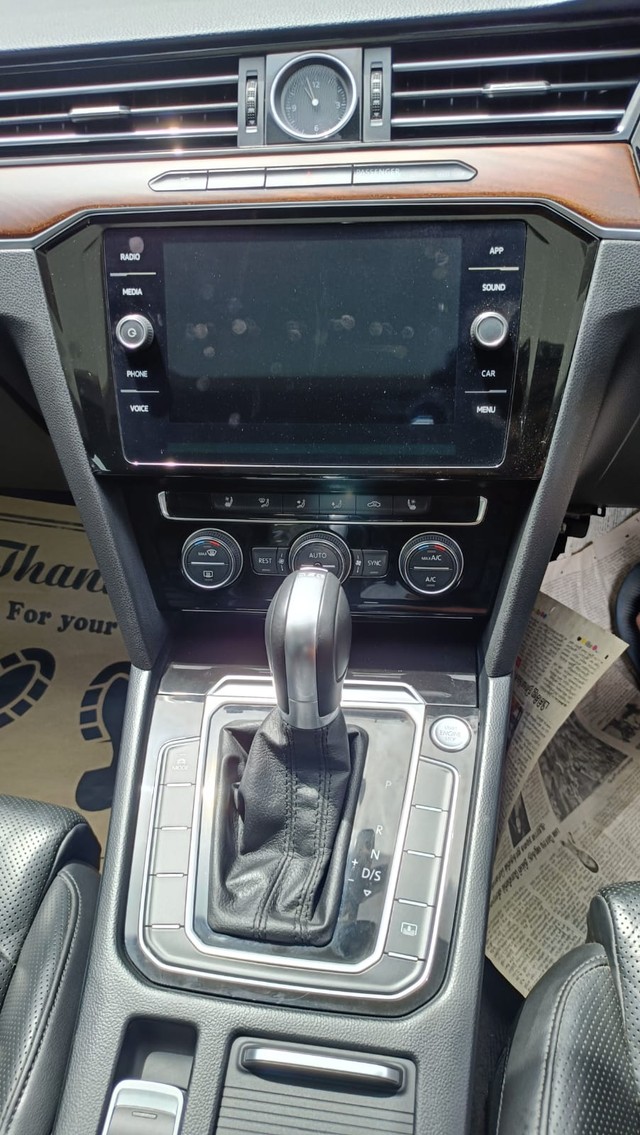 Second-hand 2018 Volkswagen Passat 2.0 TDI AT Highline for sale in Coimbatore-11