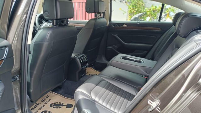 Second-hand 2018 Volkswagen Passat 2.0 TDI AT Highline for sale in Coimbatore-7