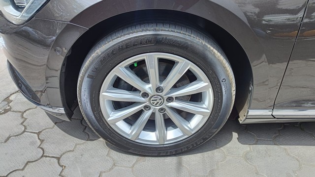 Second-hand 2018 Volkswagen Passat 2.0 TDI AT Highline for sale in Coimbatore-5