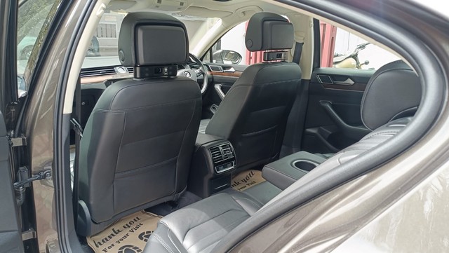 Second-hand 2018 Volkswagen Passat 2.0 TDI AT Highline for sale in Coimbatore-21