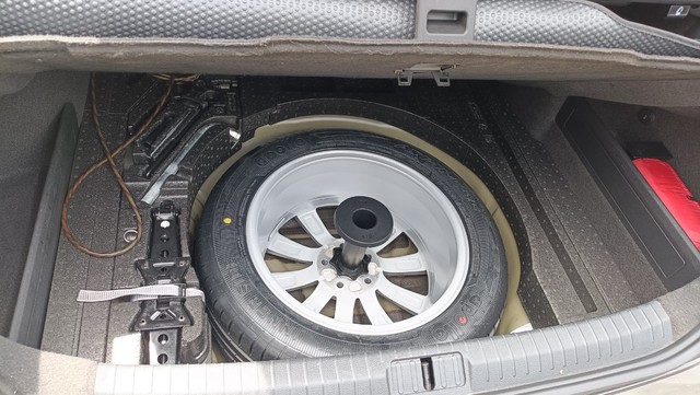 Second-hand 2018 Volkswagen Passat 2.0 TDI AT Highline for sale in Coimbatore-14