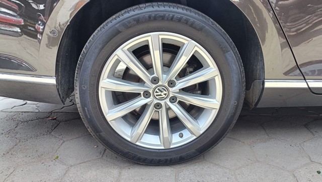 Second-hand 2018 Volkswagen Passat 2.0 TDI AT Highline for sale in Coimbatore-20