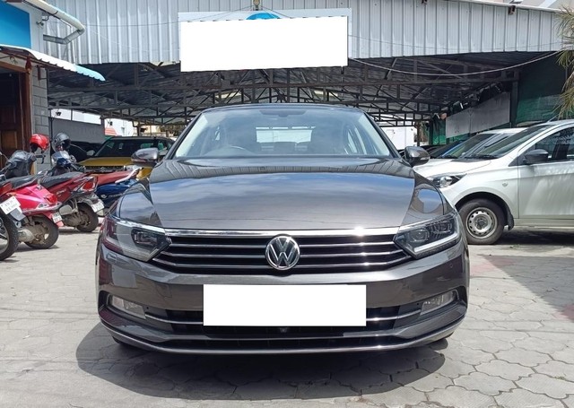 Second-hand 2018 Volkswagen Passat 2.0 TDI AT Highline for sale in Coimbatore-2