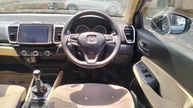 Second-hand 2022 Honda City V MT for sale in Coimbatore-16