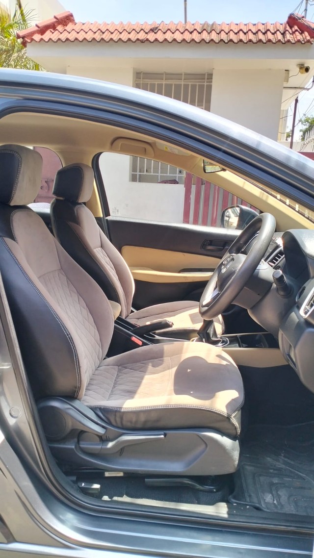 Second-hand 2022 Honda City V MT for sale in Coimbatore-9