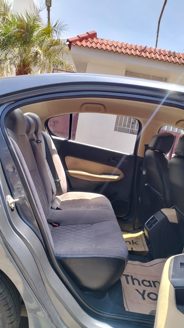 Second-hand 2022 Honda City V MT for sale in Coimbatore-14