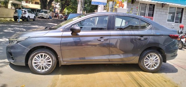 Second-hand 2022 Honda City V MT for sale in Coimbatore-4