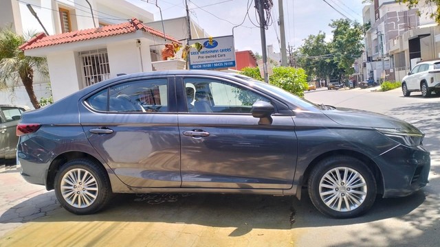 Second-hand 2022 Honda City V MT for sale in Coimbatore-12