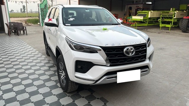 Second-hand 2024 Toyota Fortuner 4X2 Diesel for sale in Moga-0