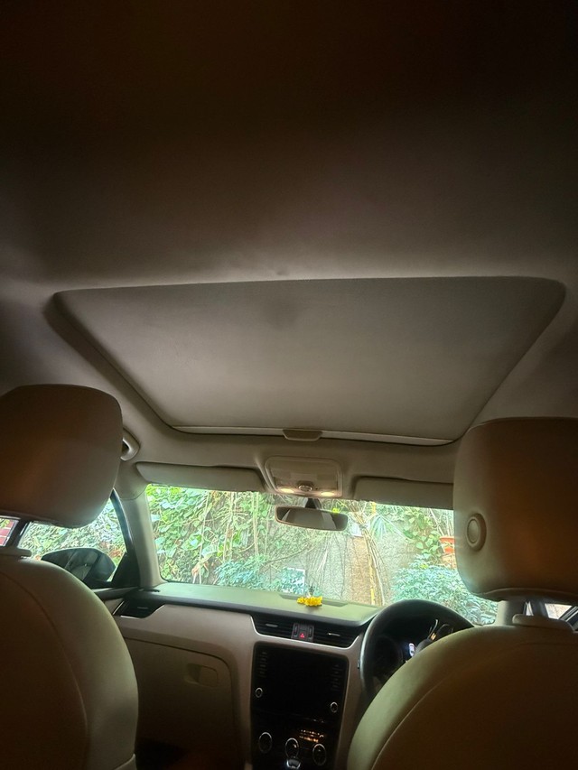 Second-hand 2019 Skoda Octavia 2.0 TDI AT Style Plus for sale in Hyderabad-3