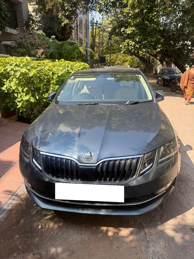 Second-hand 2019 Skoda Octavia 2.0 TDI AT Style Plus for sale in Hyderabad-2