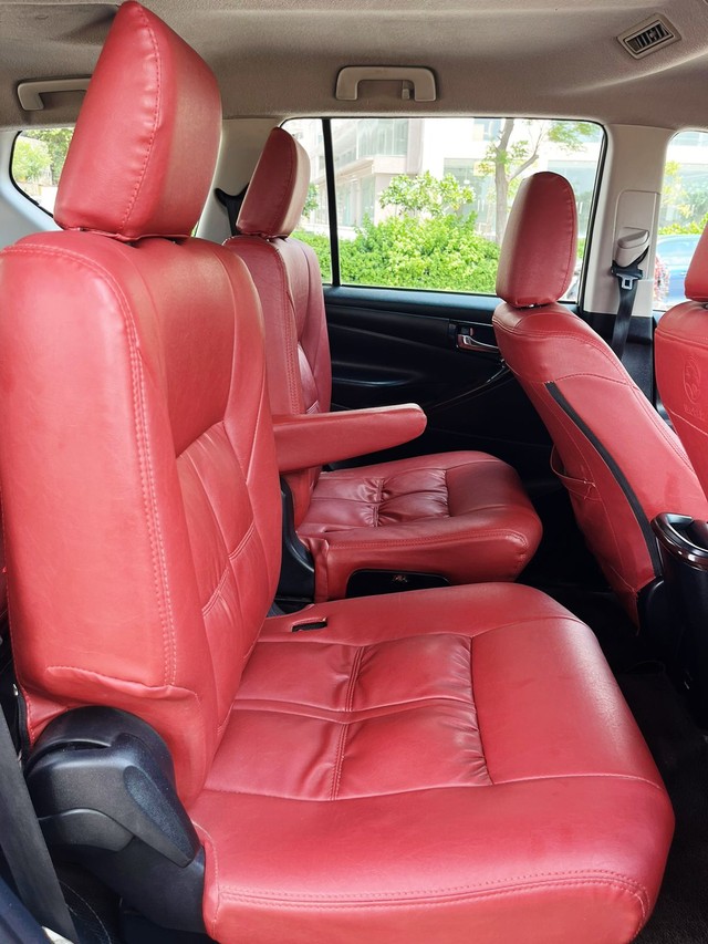 Second-hand 2018 Toyota Innova Crysta 2.4 G MT BSIV for sale in Ahmedabad-8