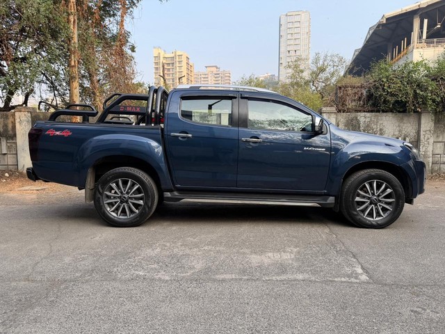 Second-hand 2023 Isuzu V-Cross 4x4 Z BSVI for sale in Mumbai-1