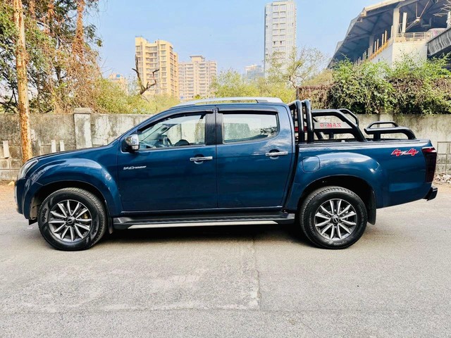 Second-hand 2023 Isuzu V-Cross 4x4 Z BSVI for sale in Mumbai-3