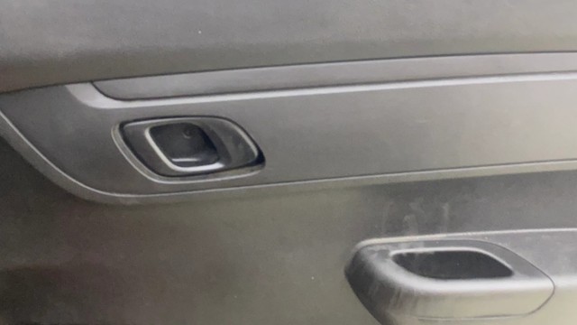 Second-hand 2018 Renault KWID 1.0 RXT for sale in Ahmedabad-17