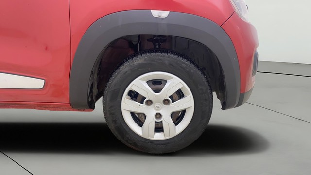 Second-hand 2018 Renault KWID 1.0 RXT for sale in Ahmedabad-23