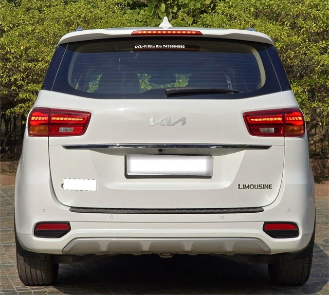 Second-hand 2022 Kia Carnival Limousine for sale in New Delhi-2