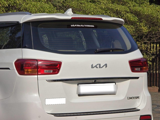 Second-hand 2022 Kia Carnival Limousine for sale in New Delhi-9
