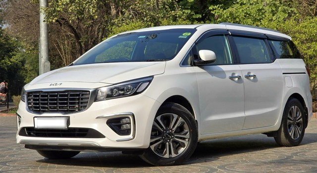 Second-hand 2022 Kia Carnival Limousine for sale in New Delhi-5