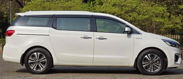 Second-hand 2022 Kia Carnival Limousine for sale in New Delhi-1