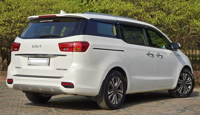 Second-hand 2022 Kia Carnival Limousine for sale in New Delhi-8