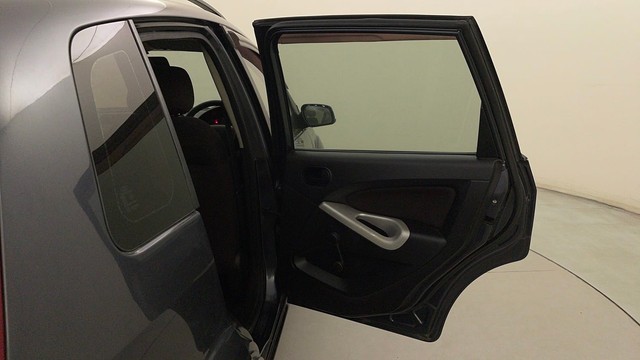 Second-hand 2011 Ford Figo Ambiente BSIV for sale in Bangalore-31