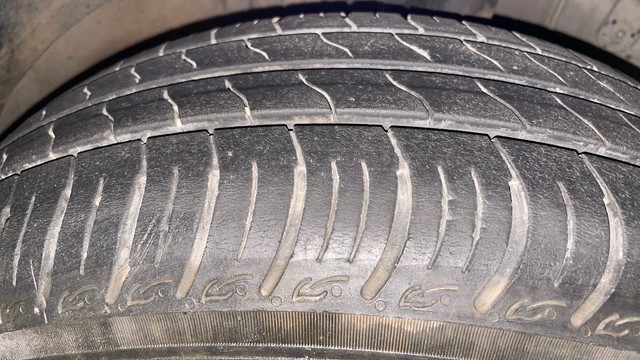 Second-hand 2011 Ford Figo Ambiente BSIV for sale in Bangalore-34