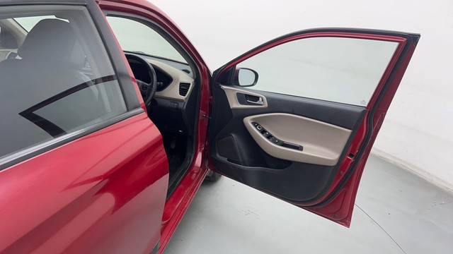 Second-hand 2015 Hyundai i20 Sportz 1.2 for sale in Lucknow-16