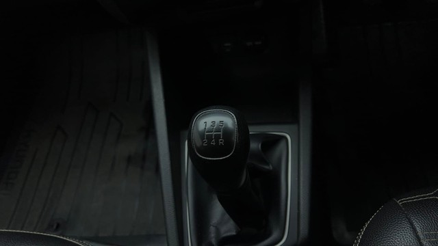 Second-hand 2015 Hyundai i20 Sportz 1.2 for sale in Lucknow-12